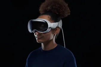 Всесвіт в окулярах: Apple презентувала гарнітуру змішаної реальності Vision Pro