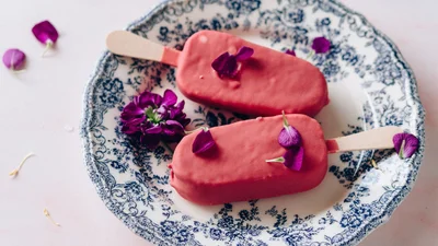 Як приготувати найпопулярніше літнє морозиво за три кроки