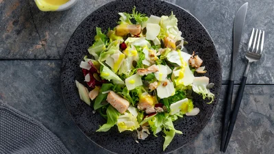 Готуй як шеф: рецепт салату "Цезар" від Джеймі Олівера