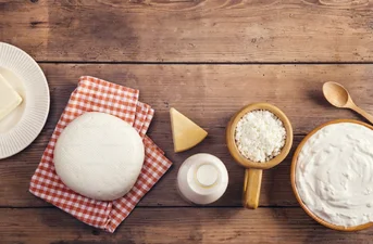 Тільки не солодкий: з чим поєднувати сир для максимальної користі