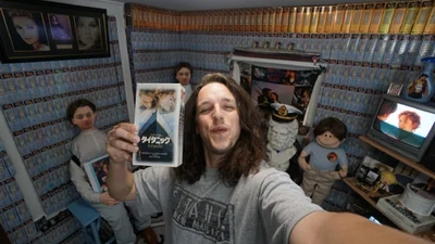 Фан "Титаніку" збирає мільйон VHS-касет з фільмом - в нього вже є манекен Ді Капріо