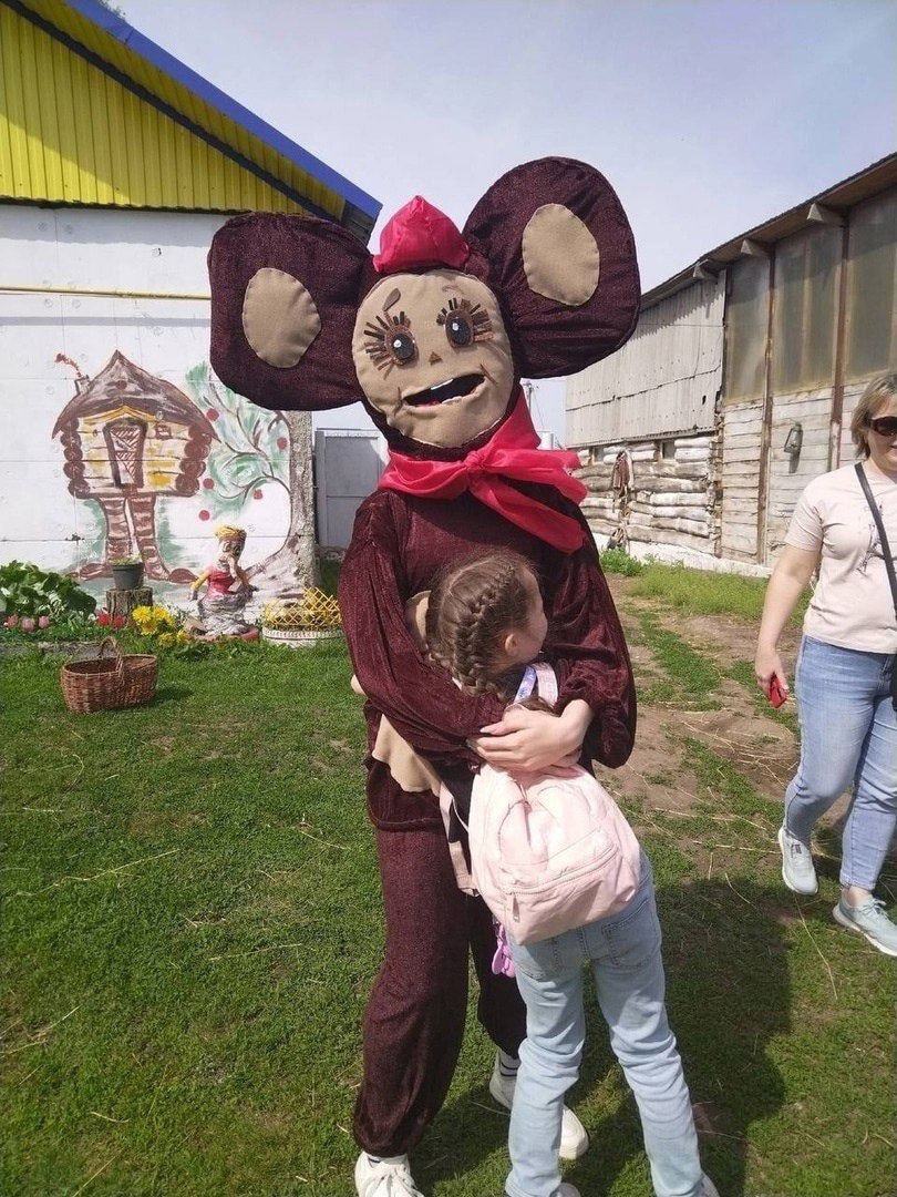 Фильм ужасов: жуткий Чебурашка поздравил российских детей, украинцы не сдерживают смеха - фото 559536