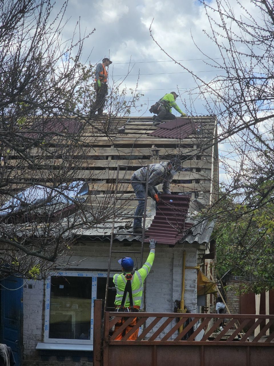 Потап погостював у пенсіонерки з Гостомеля, якій відновив дім після ракетного обстрілу - 559771 Потап погостював у пенсіонерки з Гостомеля, якій відновив дім після ракетного обстрілу - фото 559771