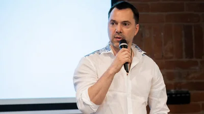 У цих мемах українці глузують над Олексієм Арестовичем, якому шкода росіян