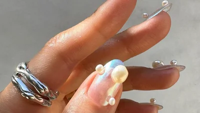 Ностальгия за морем: 5 идей для летнего маникюра