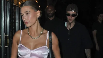 Хейли Бибер вышла в свет в платье украинского бренда Anna October