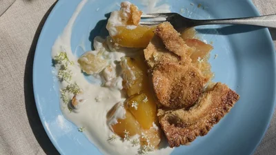 Невидимый яблочный пирог: как приготовить французский десерт с секретом