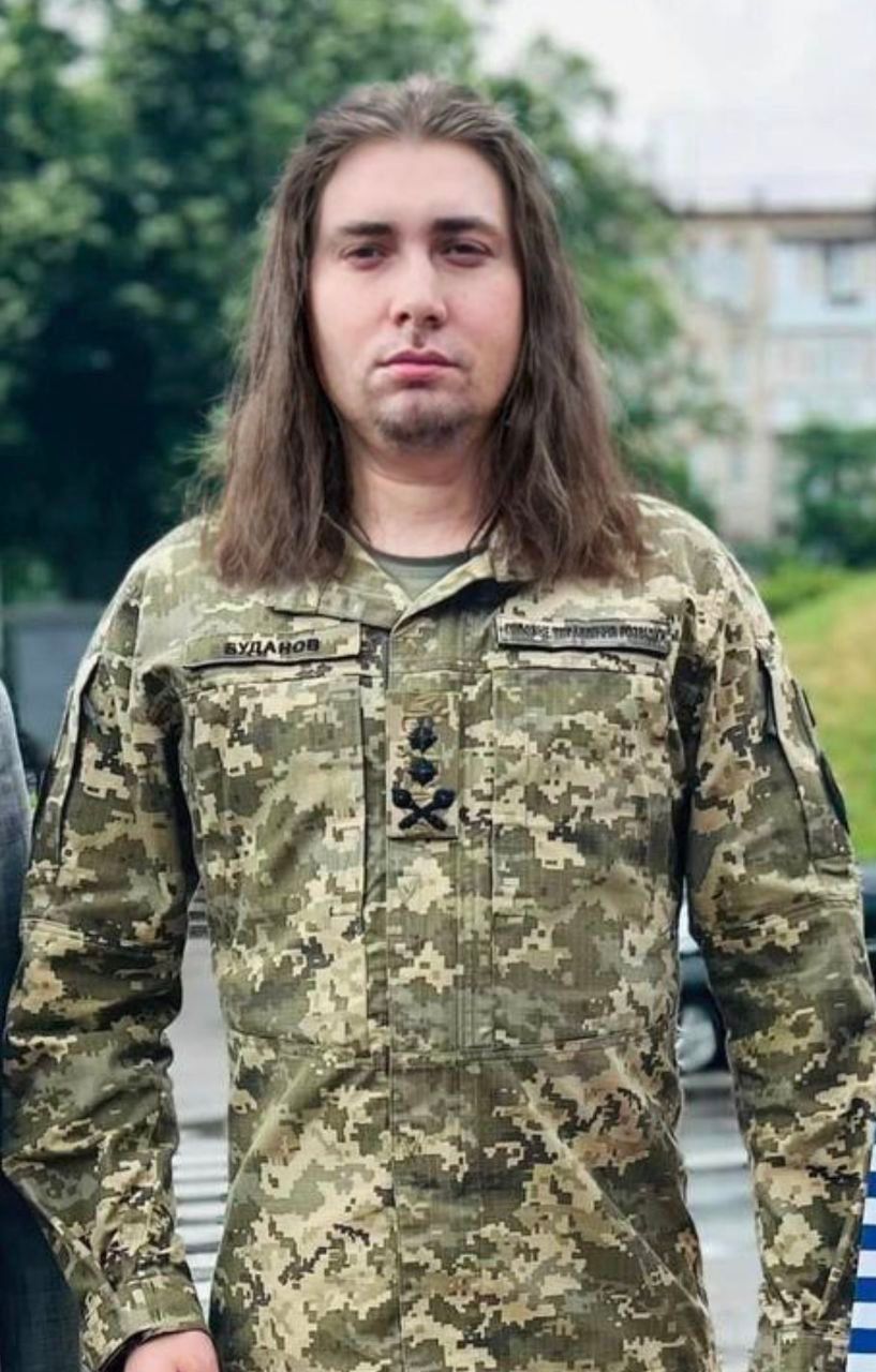 Глава ГУР Кирилл Буданов сделал новую прическу и стал героем мемов - фото 561044