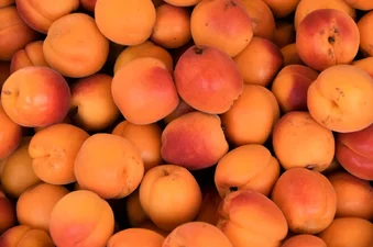 Неймовірна користь абрикосів для твоєї шкіри