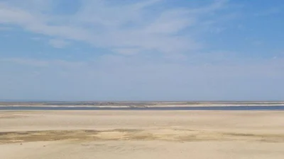 Дно Каховского водохранилища превращается в пустыню: щемящие фото