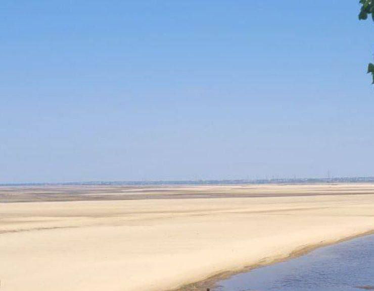 Дно Каховского водохранилища превращается в пустыню: щемящие фото - фото 561215