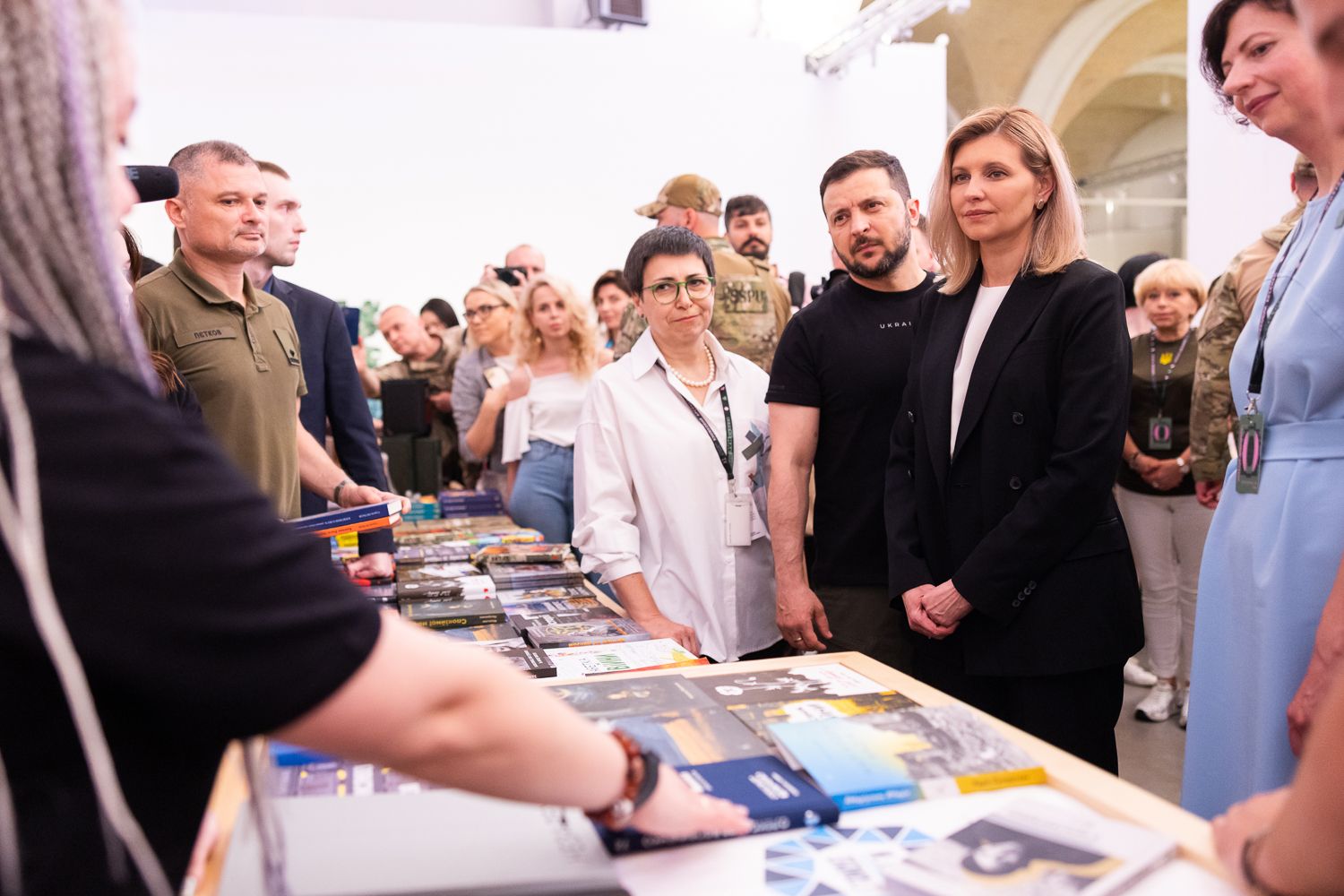Украинские книги, которые читают Владимир и Елена Зеленские - фото 561333