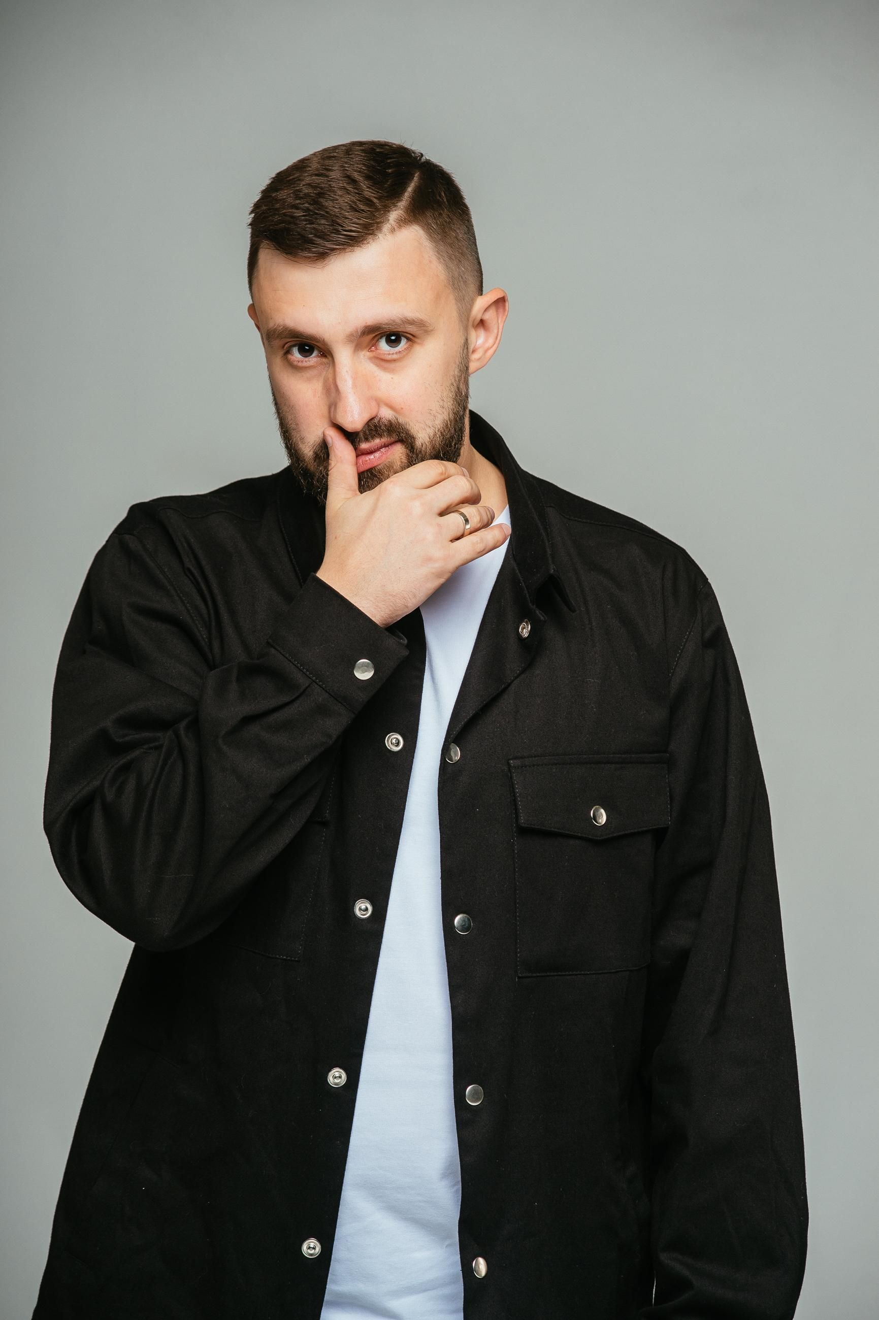 Зірковий бліц: Макс Вишинський про сучасний гумор під час війни і 'Басту' у караоке - 561343 Зірковий бліц: Макс Вишинський про сучасний гумор під час війни і 'Басту' у караоке - фото 561343