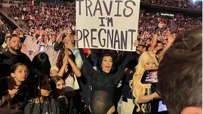 Кортні Кардашьян розсекретила стать дитини від Тревіса Баркера