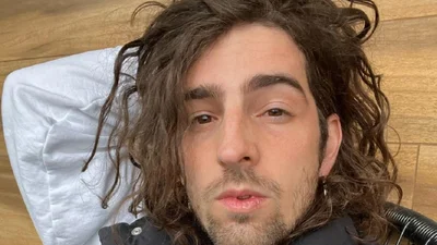 Вова Дантес показал своего 50-летнего брата, и он тоже нереальный красавец