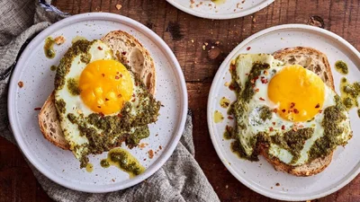 Яйца песто: хитовый рецепт из TikTok, который ты должна попробовать