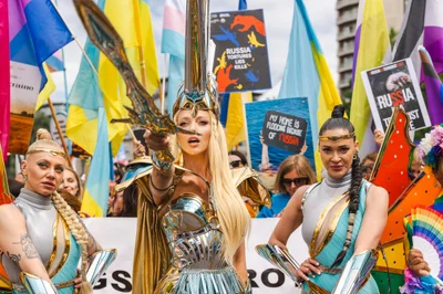 Оля Полякова возглавила украинскую колонну Прайда в Лондоне - фото 562330