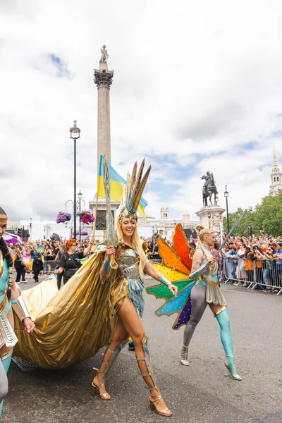 Оля Полякова возглавила украинскую колонну Прайда в Лондоне - фото 562332