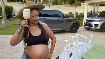 Рианна вышла на прогулку в шляпе от нашего Ruslan Baginskiy