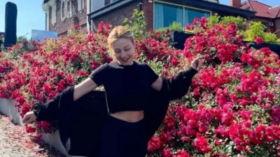 Тина Кароль показала свой загородный дом с цветущим садом