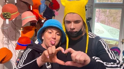 Андрій Данилко показав кумедні фото з "мамою" Сердючки й розкрив секрет її моложавості