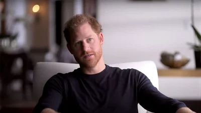 Принца Гаррі підловили з донечкою Лілібет, і ось фото крихітки