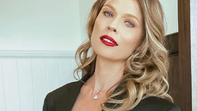 Стильный выход: редкое фото Оли Фреймут и ее подросших детей