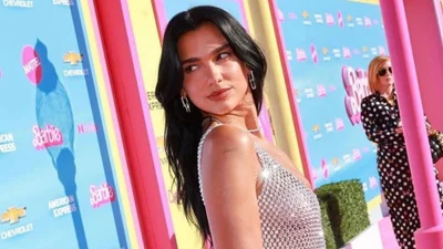 Дуа Ліпа засвітила свої голі груди в прозорій сукні