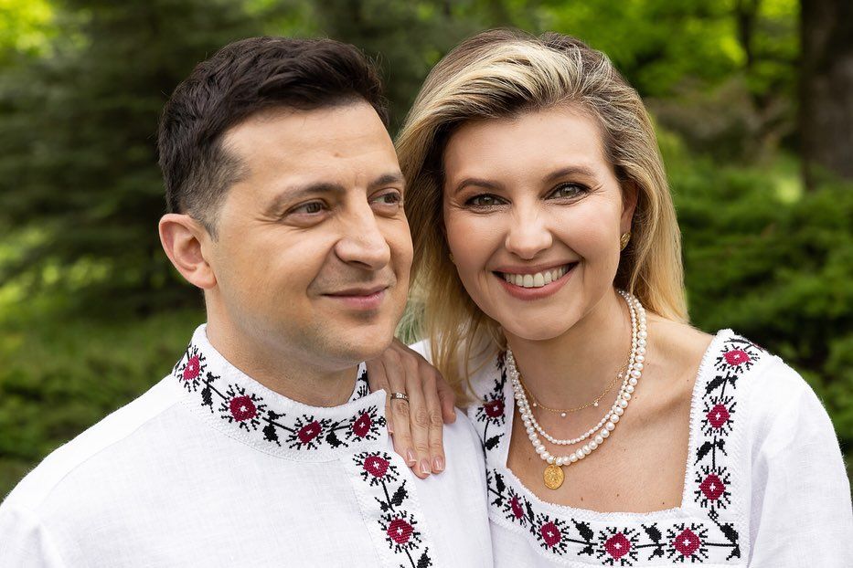 Вышиванки – это любовь: Зеленская снова надела изысканную рубашку от украинского бренда - 563865 Вышиванки – это любовь: Зеленская снова надела изысканную рубашку от украинского бренда - фото 563865