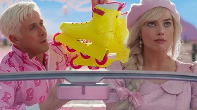 Марго Роббі в атласній сукні разом із Раяном Гослінгом відвідала зіркову прем'єру "Барбі"