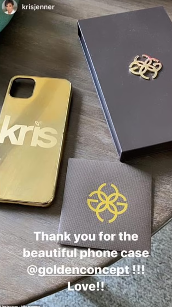 Кайлі Дженнер та Хлої Кардашьян придбали вкриті золотом чохли на iPhone - 564210 Кайлі Дженнер та Хлої Кардашьян придбали вкриті золотом чохли на iPhone - фото 564210
