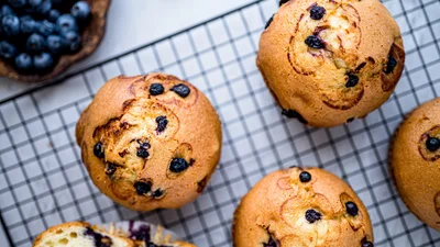 Быстрые маффины с черникой и шоколадом: устоять невозможно