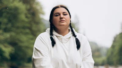 alyona alyona призналась, что уже год не курит и не ест мясо, и вот как она выглядит