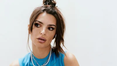 Емілі Ратажковскі змінила колір волосся, і тепер ми знаємо тренд цього літа