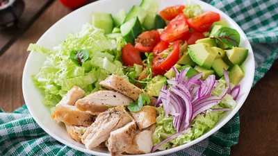 Найкращий салат для схуднення: з ним ти не будеш голодною