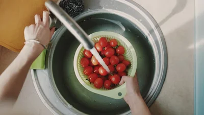 Миття овочів та фруктів содою: тренд чи необхідність