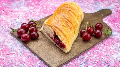 Домашній рулет з вишнею: готуємо за старовинним рецептом