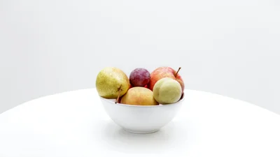 Фрукты вместо извинения: психолог рассказал, правильно ли слова заменять подарками