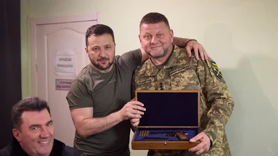 Фото Залужного и Зеленского, в которое "влез" Данилов, стало мемом