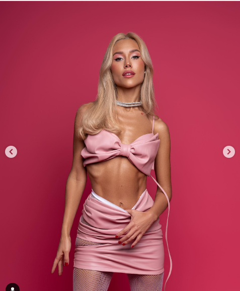 'Barbie girl': Даша Квиткова стала настоящей куклой в розовом - фото 566358