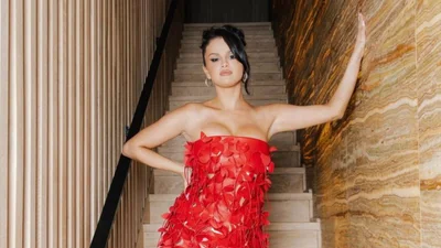 Соковитий персик: Cелена Гомес без сорому показала свої пишні форми