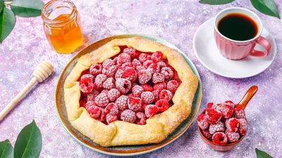 Галета з малиною: пиріг з соковитою начинкою, який завжди легко приготувати