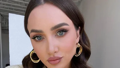 Какая кошечка: Анна Ризадинова соблазнила фотографиями топлесс