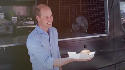 Принц Уильям сменил "место работы": готовил экологически чистый фастфуд