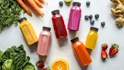 Этот смузи поможет сохранить загар и усилить сияние кожи