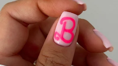 На Барбі-хвилі: 5 ідей для твого стильного рожевого манікюру