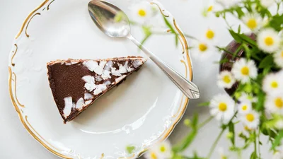 Шоколадний торт, що тане в роті: готується за кілька хвилин і без випікання