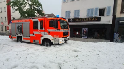 Сніг посеред літа: німецьке місто потрапило під шторм із градом