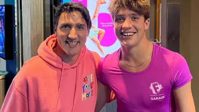 Новоиспеченный холостяк Джастин Трюдо с сыном оделись в розовое и пошли на "Барби"