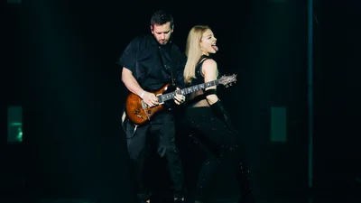 Тина Кароль уже несколько лет имеет отношения со своим гитаристом - слухи